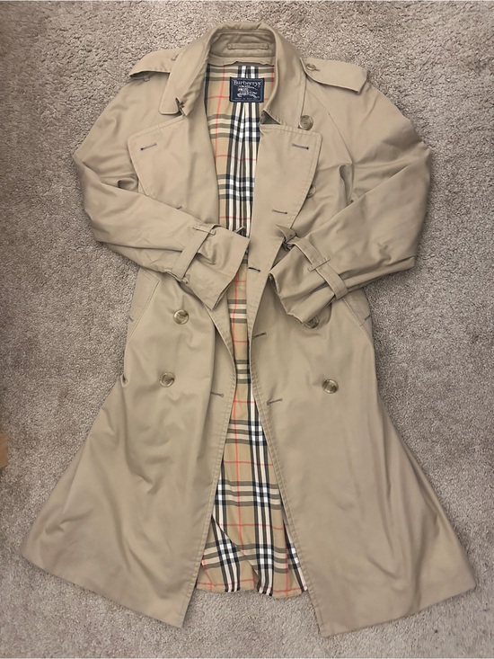 Burberry Jackets & Blazers - Burberry Womebs Classic Khaki Trench Coat
